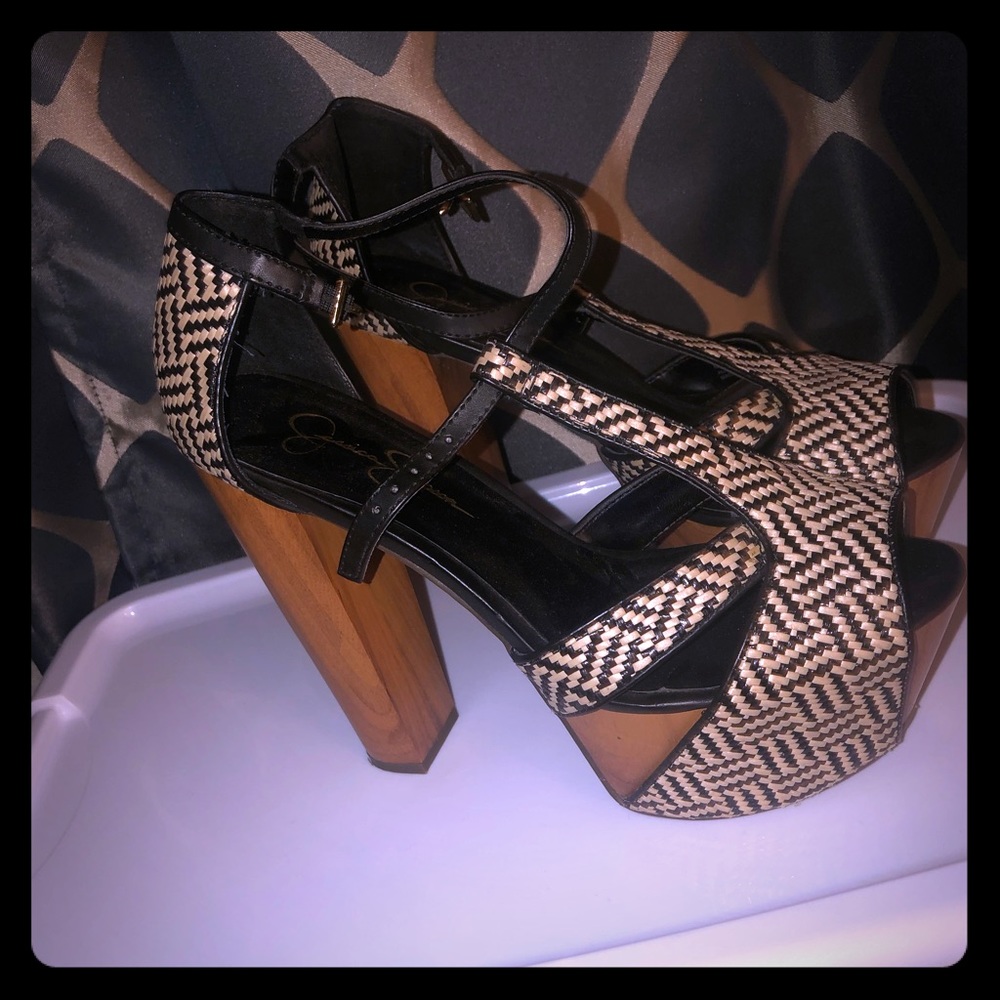 High heels black and white sandals